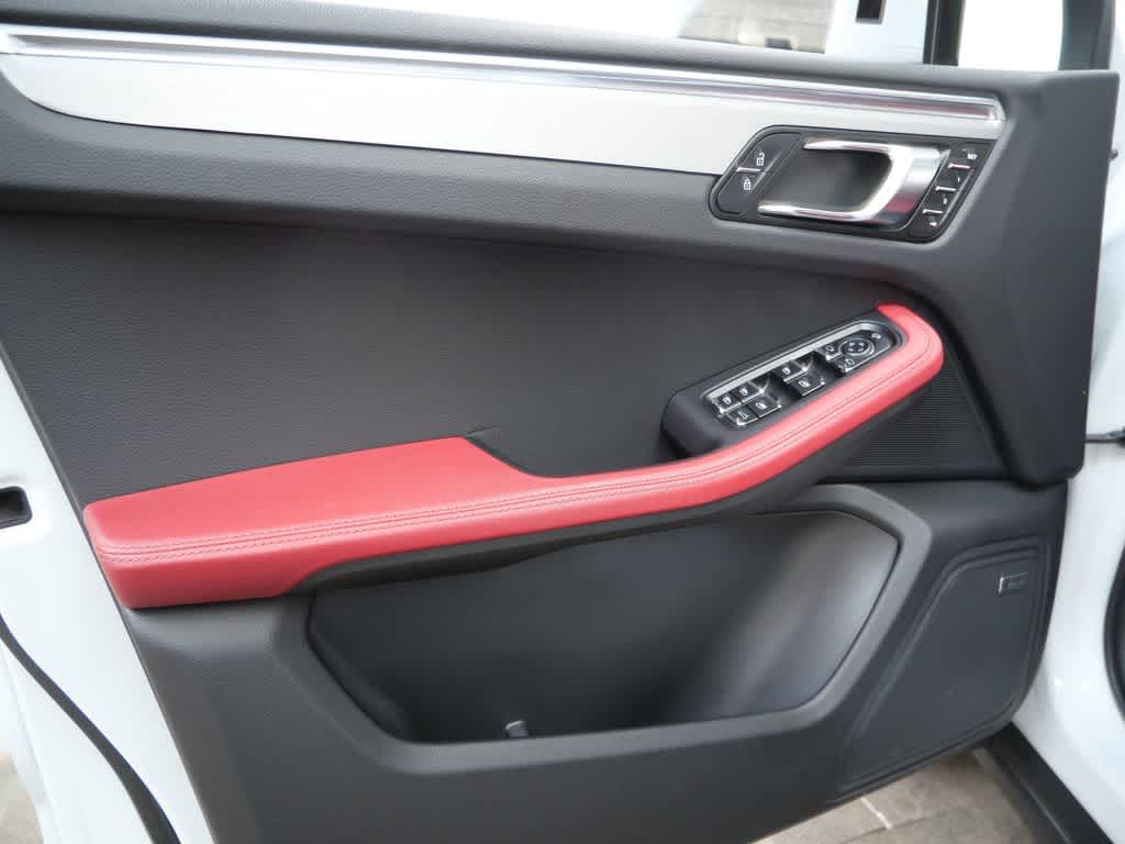 Thumbnail: 2022 Porsche Macan - 11