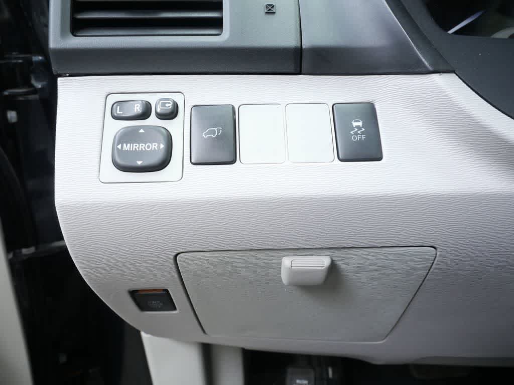 Thumbnail: 2015 Toyota Venza - 16