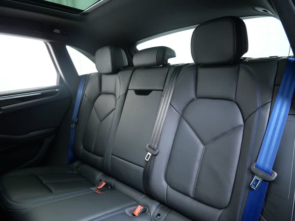 Thumbnail: 2023 Porsche Macan - 14