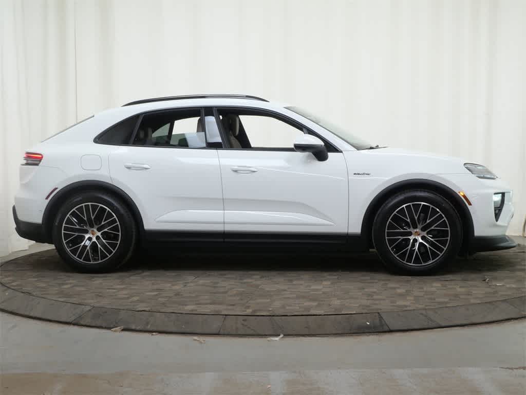 Thumbnail: 2026 Porsche Macan - 8