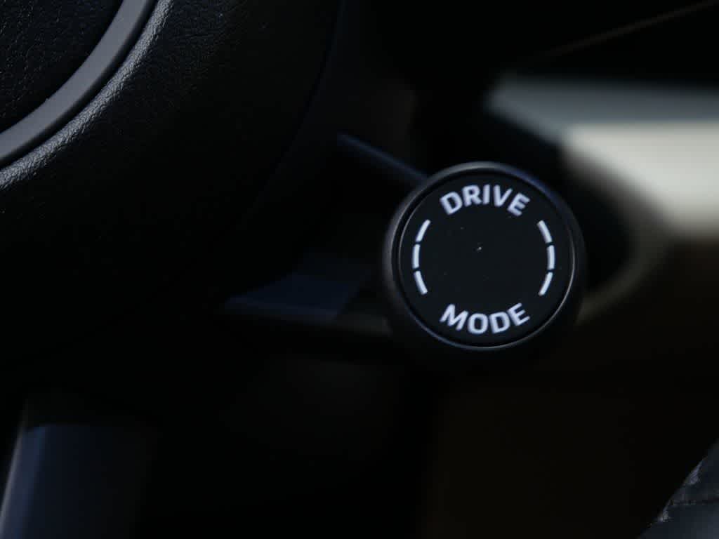 Thumbnail: 2026 Porsche Macan - 20