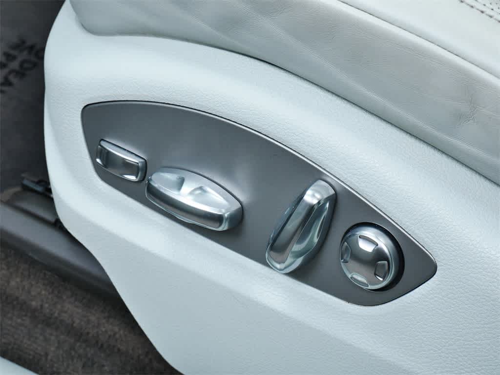 2021 Porsche Macan S 12