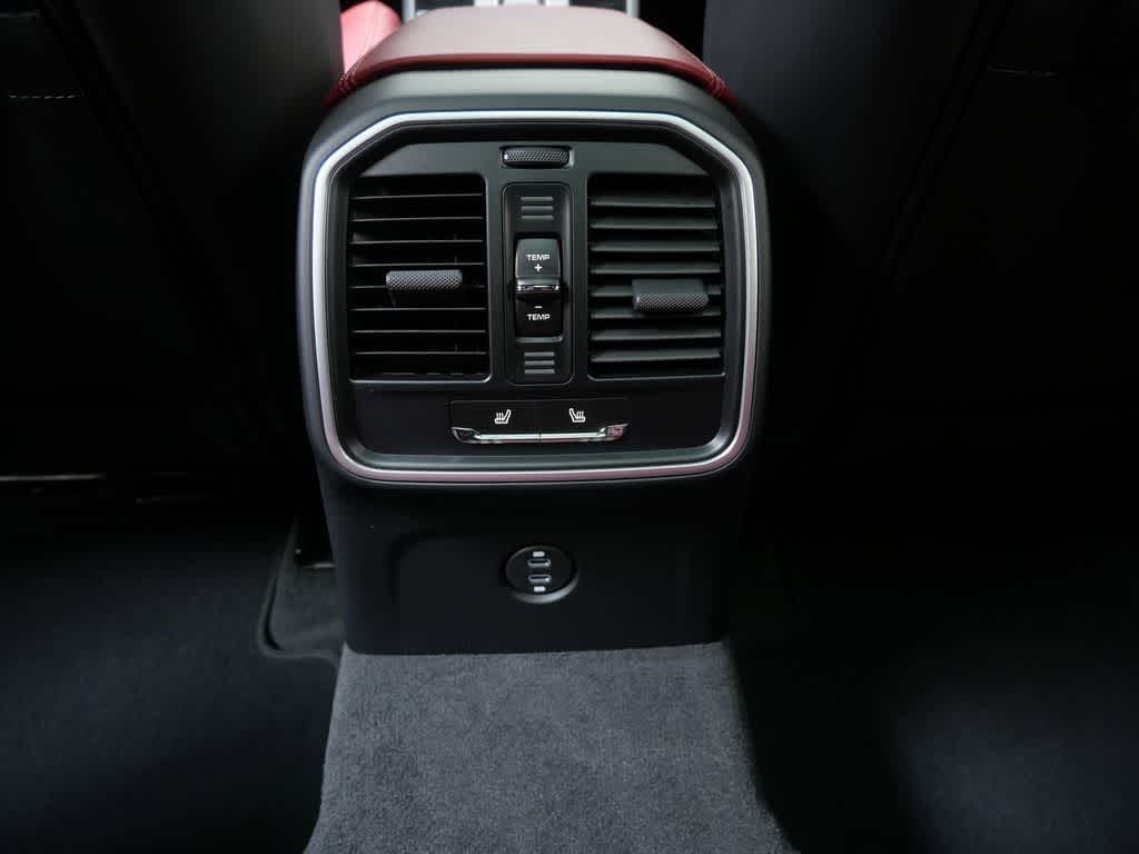 Thumbnail: 2026 Porsche Macan - 15