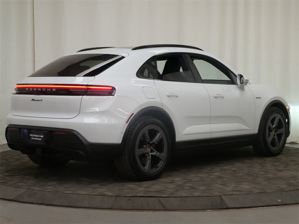 Thumbnail: 2026 Porsche Macan - 7