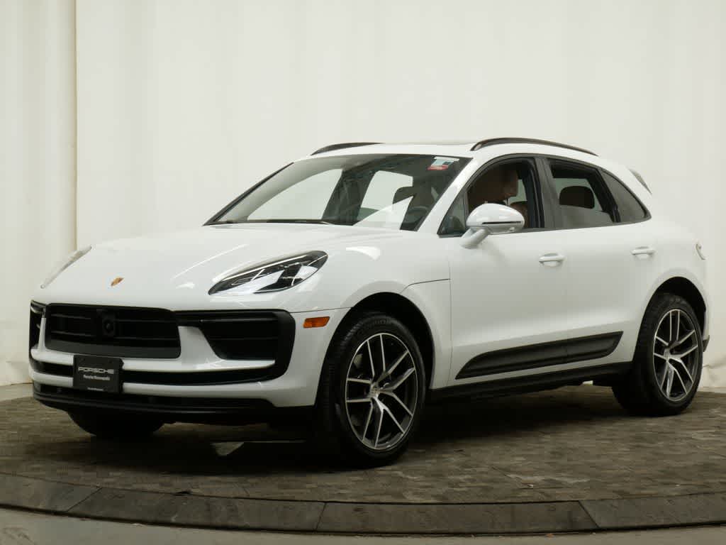 Thumbnail: 2025 Porsche Macan - 1