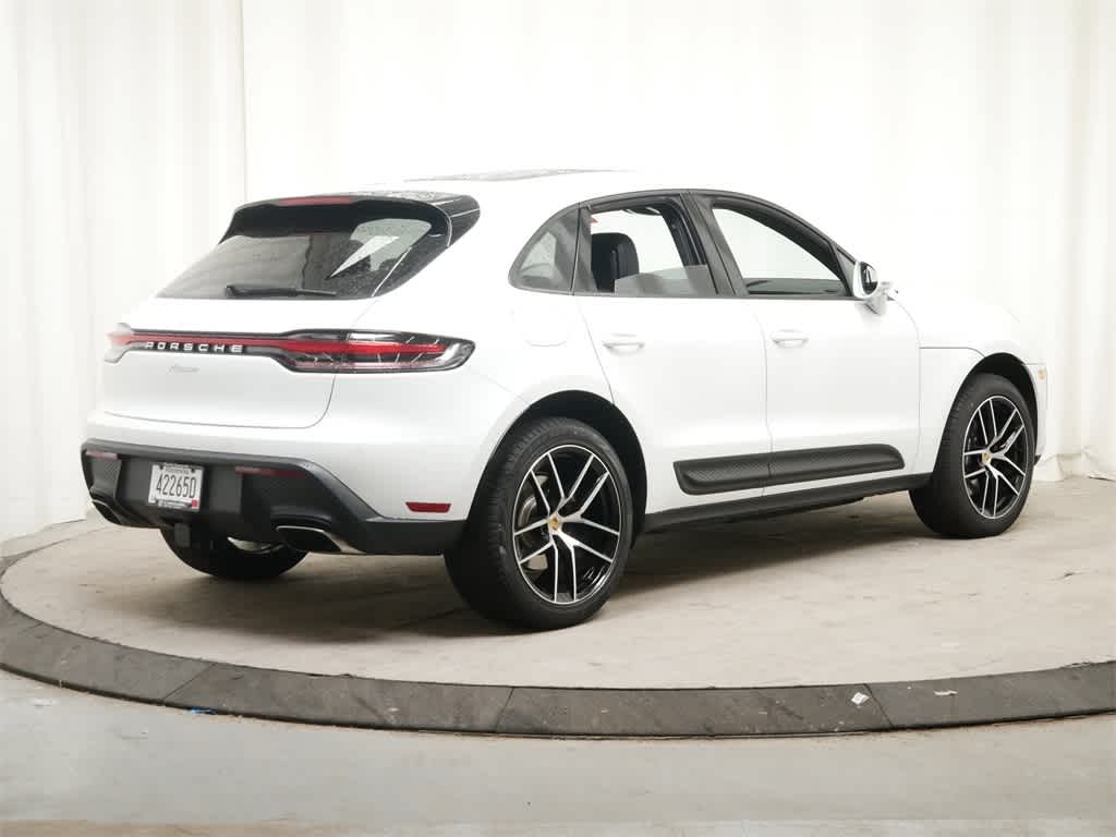 Thumbnail: 2025 Porsche Macan - 9