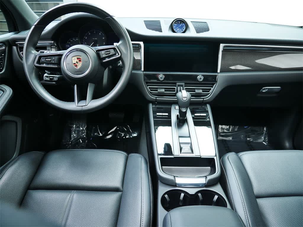 2025 Porsche Macan  16