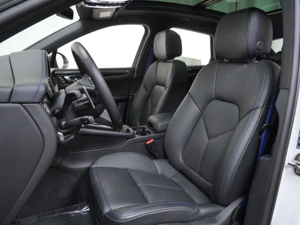 Thumbnail: 2023 Porsche Macan - 5