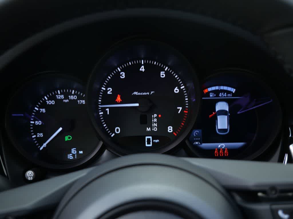 Thumbnail: 2026 Porsche Macan - 24