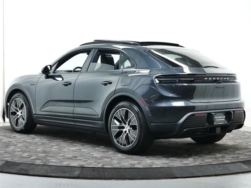 Thumbnail: 2025 Porsche Macan - 3