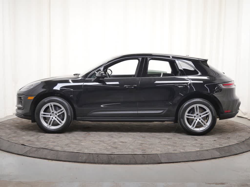 Thumbnail: 2025 Porsche Macan - 2