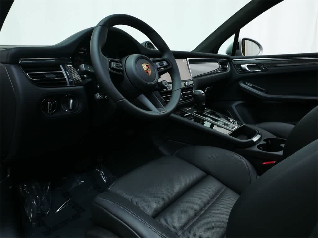 Thumbnail: 2025 Porsche Macan - 4
