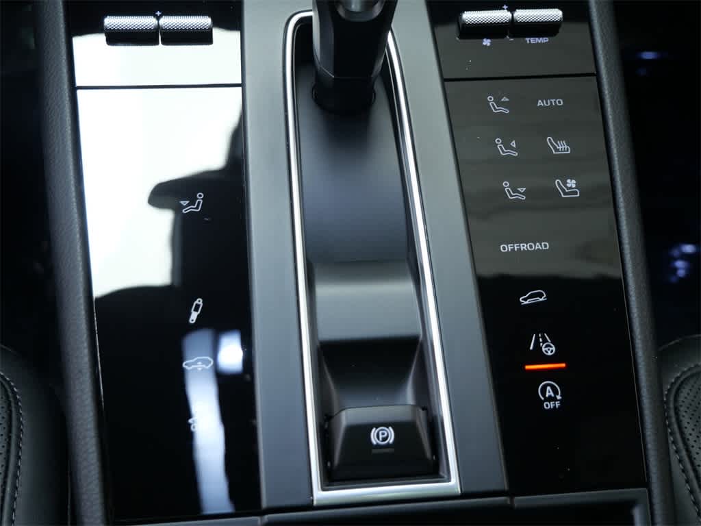 Thumbnail: 2026 Porsche Macan - 20