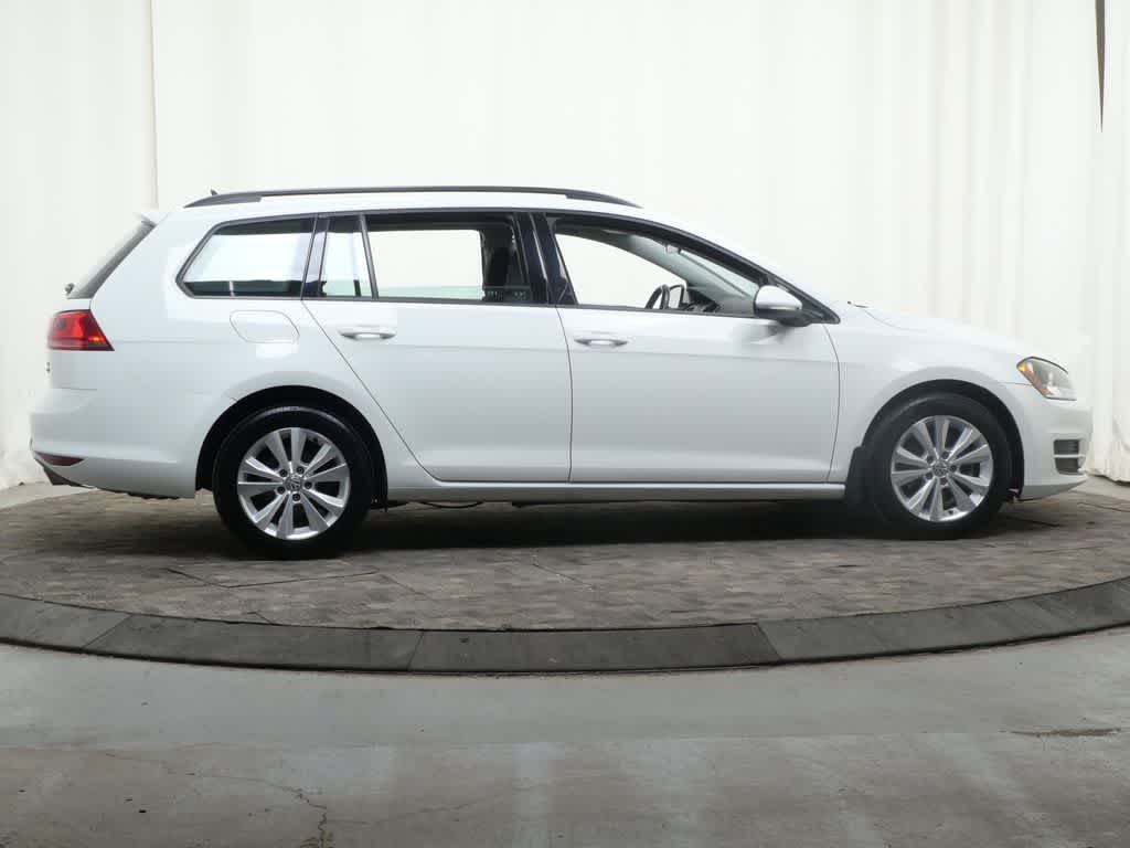 Thumbnail: 2017 Volkswagen e-Golf - 8