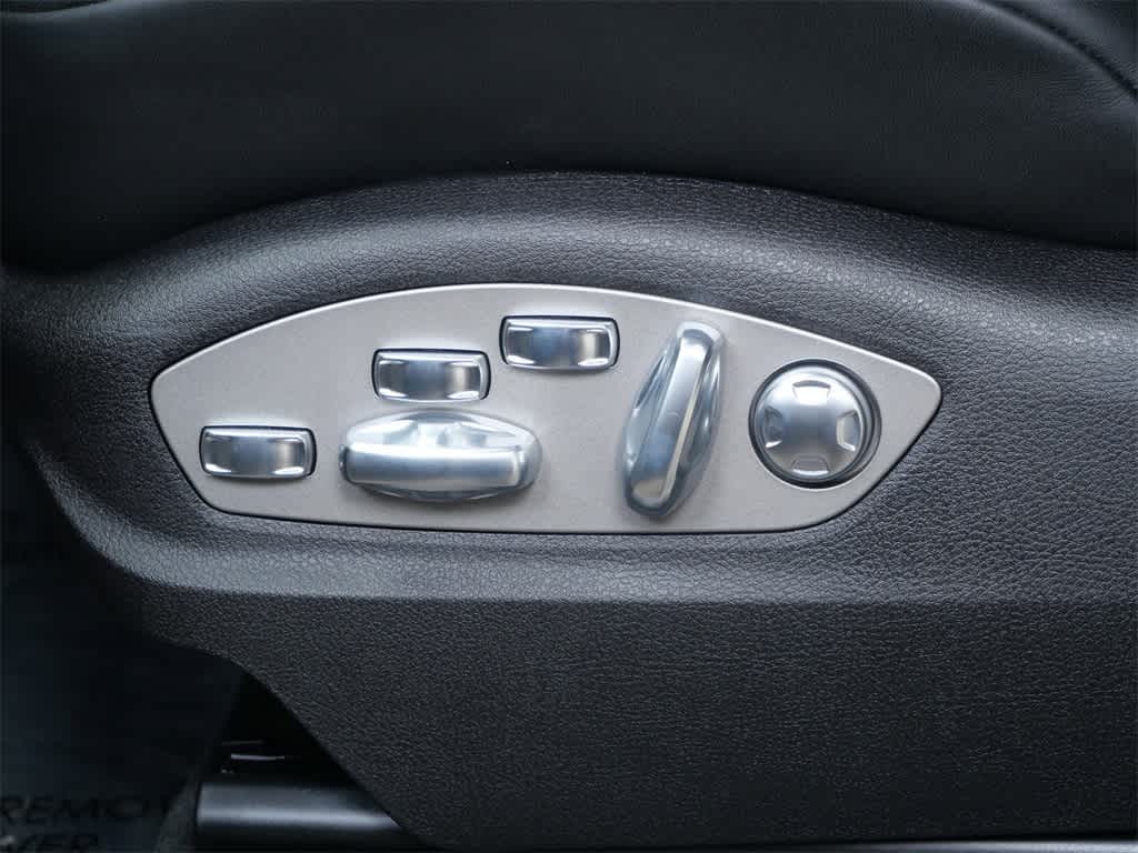 Thumbnail: 2026 Porsche Macan - 14