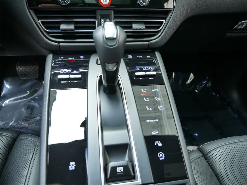 Thumbnail: 2025 Porsche Macan - 27