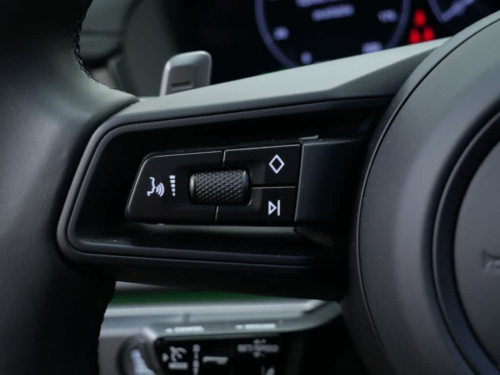 Thumbnail: 2025 Porsche Panamera - 21