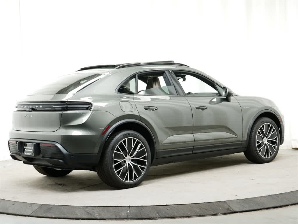 Thumbnail: 2024 Porsche Macan - 7