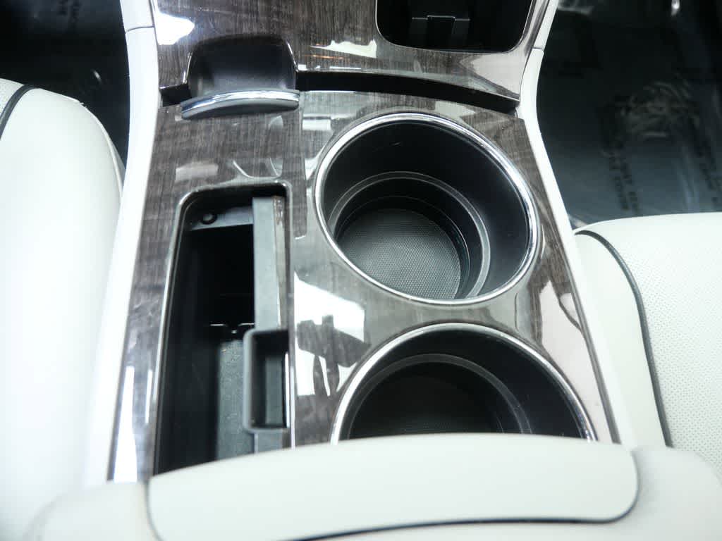 Thumbnail: 2015 Toyota Venza - 21