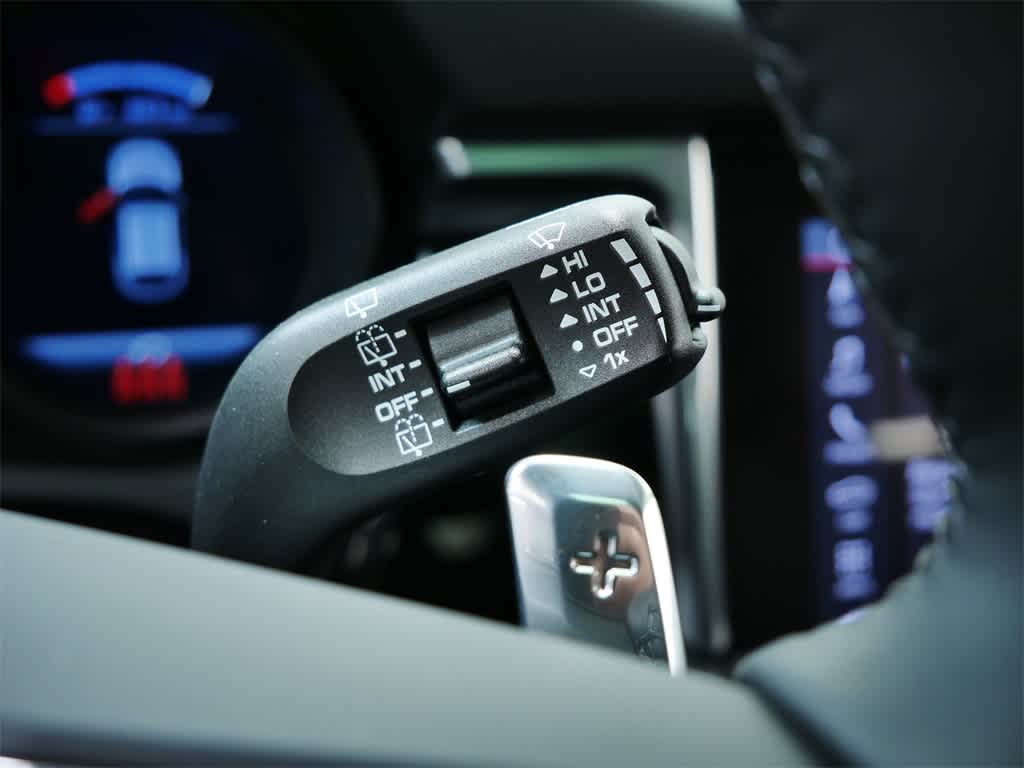 Thumbnail: 2026 Porsche Macan - 23