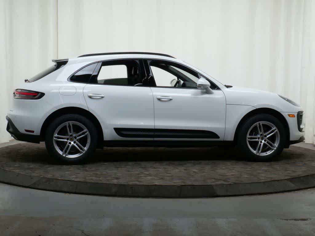 Thumbnail: 2025 Porsche Macan - 8