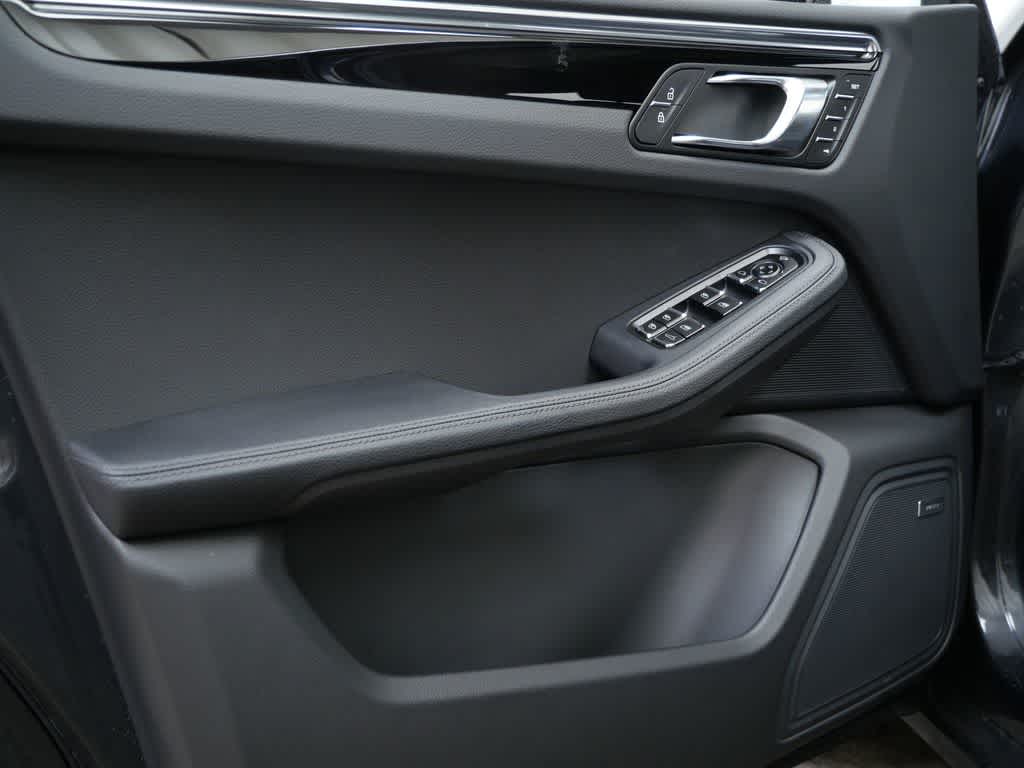 Thumbnail: 2026 Porsche Macan - 11