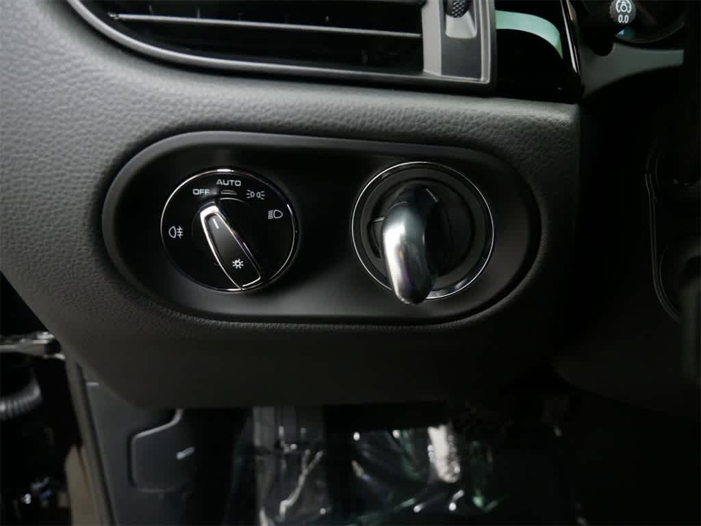 Thumbnail: 2025 Porsche Macan - 19