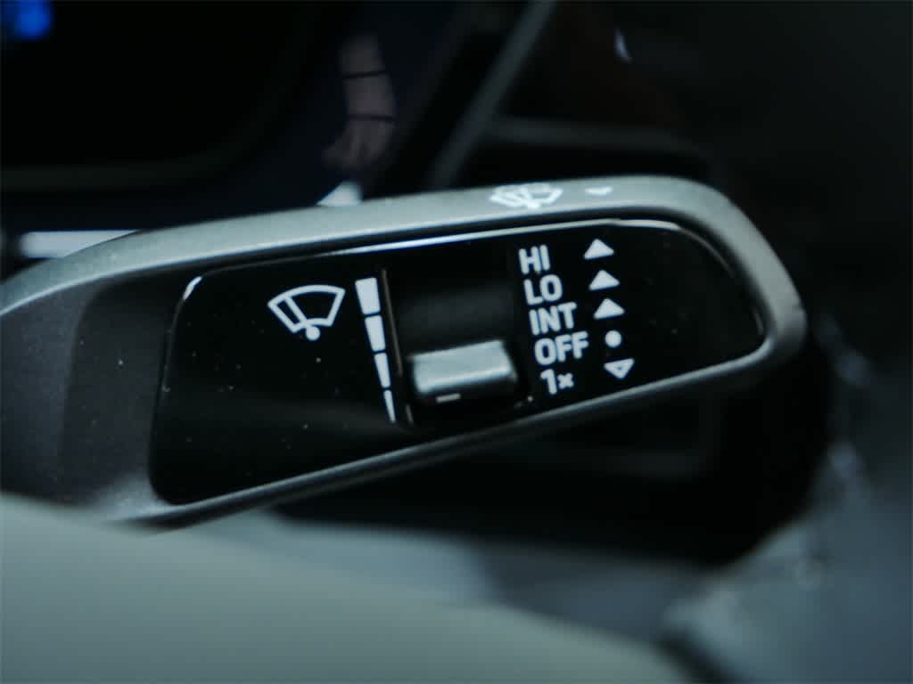 Thumbnail: 2025 Porsche Macan - 25