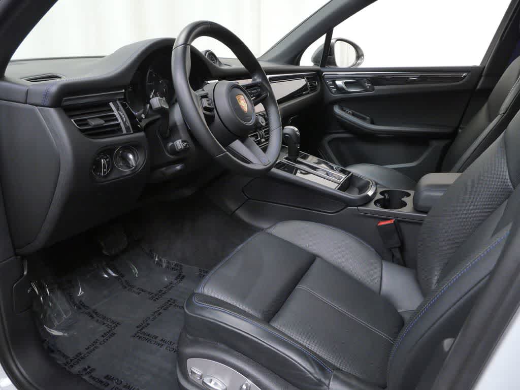 Thumbnail: 2023 Porsche Macan - 4