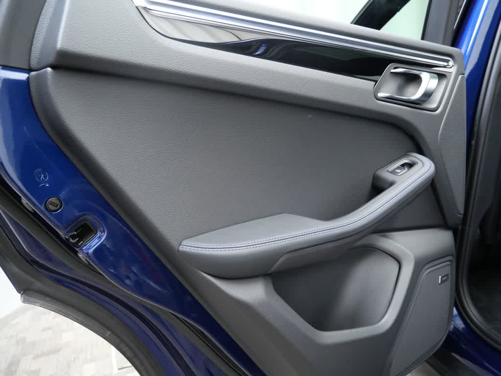 Thumbnail: 2023 Porsche Macan - 13