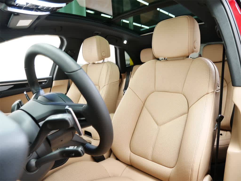 Thumbnail: 2026 Porsche Macan - 5