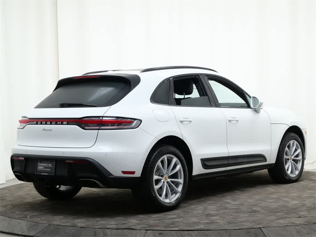 Thumbnail: 2025 Porsche Macan - 7