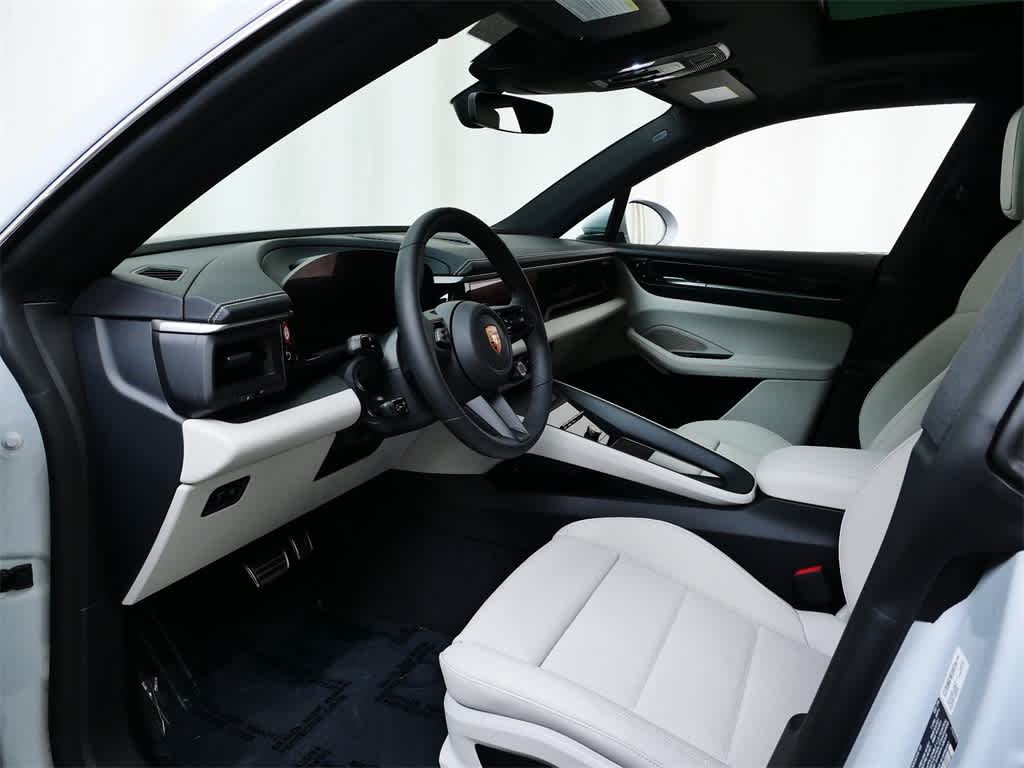 Thumbnail: 2025 Porsche Macan - 4