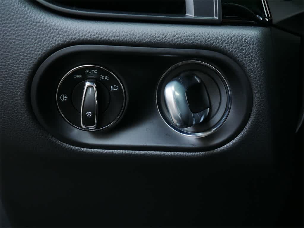 Thumbnail: 2025 Porsche Macan - 18