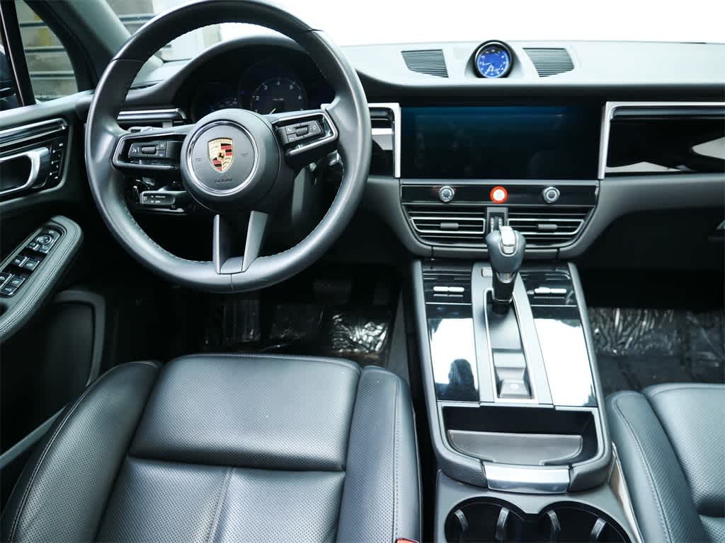 Thumbnail: 2022 Porsche Macan - 17