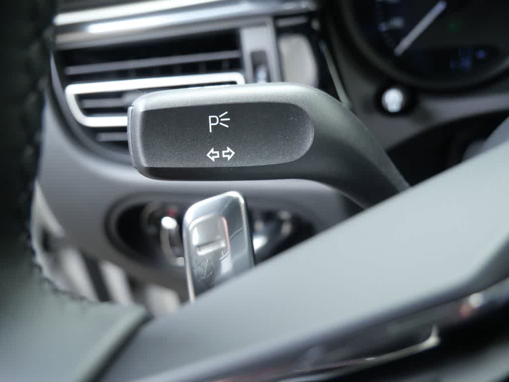 Thumbnail: 2026 Porsche Macan - 22