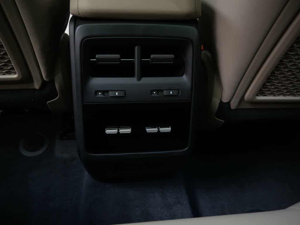 Thumbnail: 2026 Porsche Macan - 15