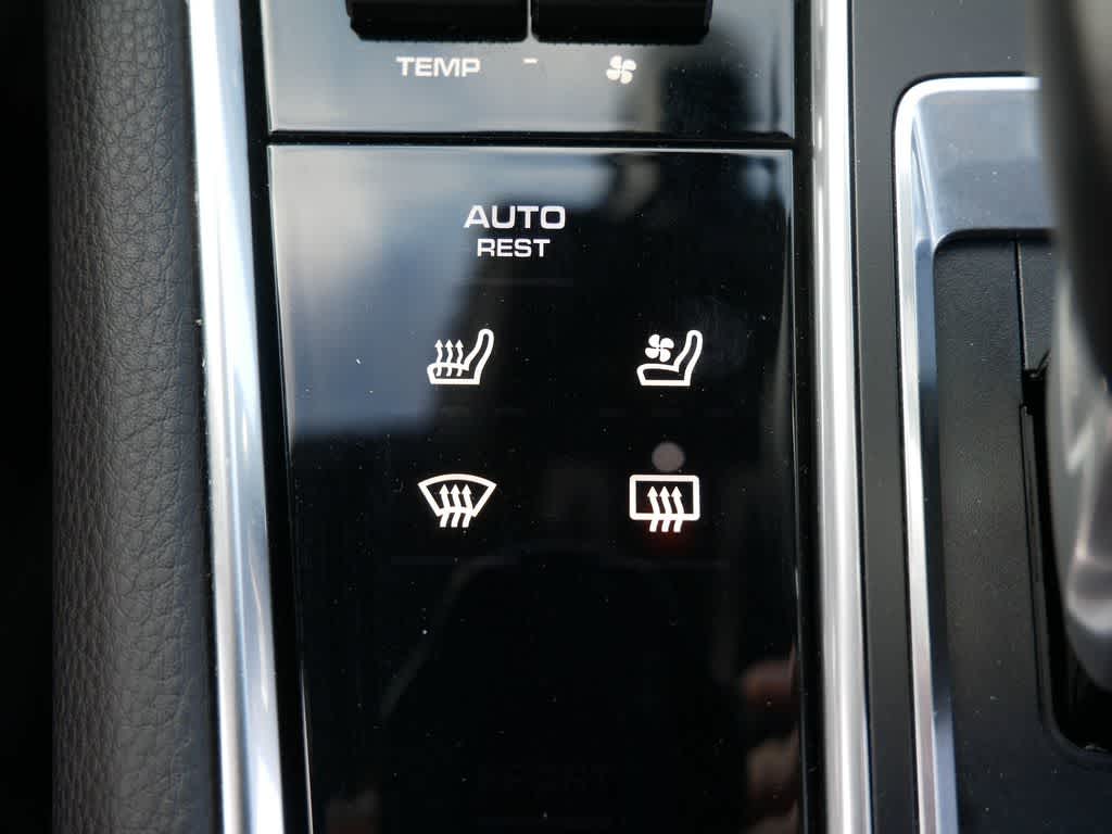 Thumbnail: 2023 Porsche Panamera - 26