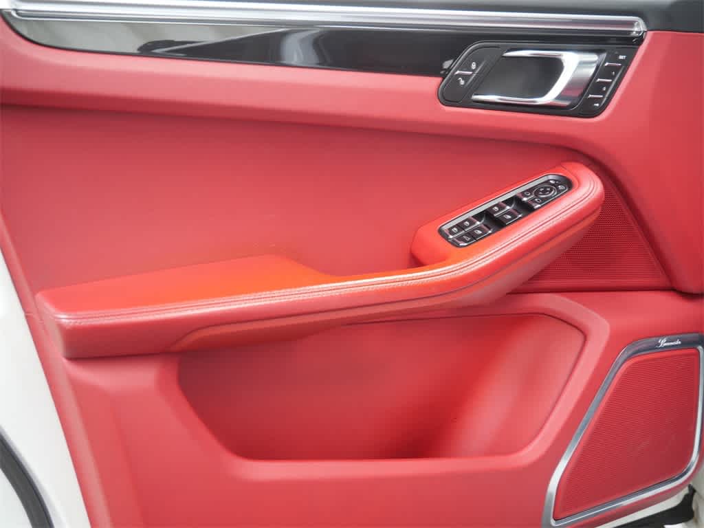 Thumbnail: 2015 Porsche Macan - 11