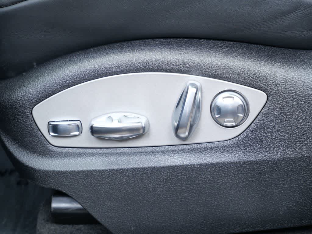 Thumbnail: 2023 Porsche Macan - 12