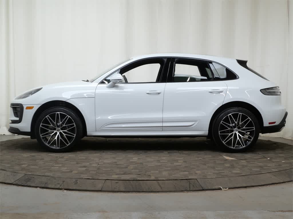 Thumbnail: 2026 Porsche Macan - 2