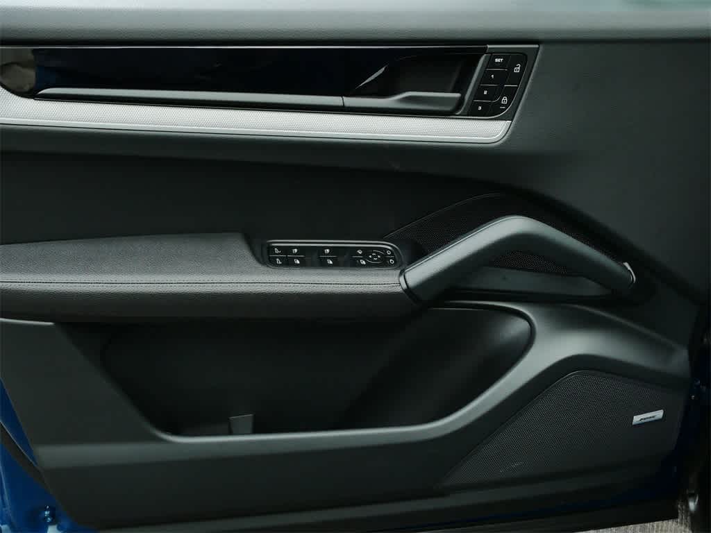 Thumbnail: 2024 Porsche Cayenne - 11