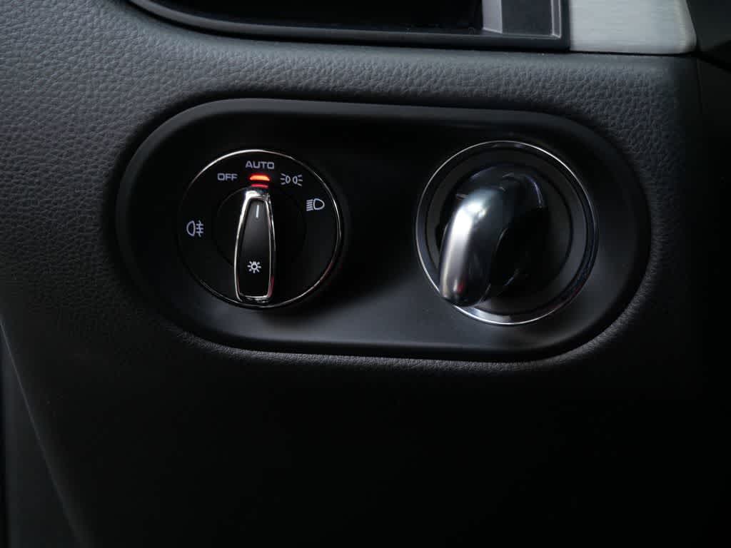 Thumbnail: 2022 Porsche Macan - 18