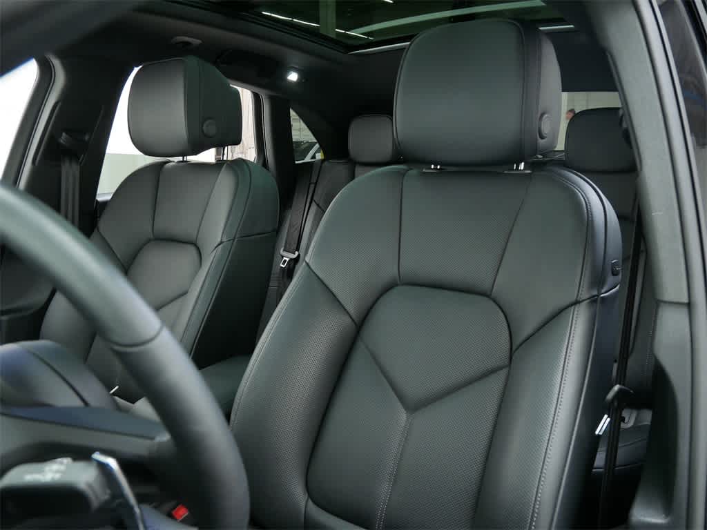 Thumbnail: 2025 Porsche Macan - 5