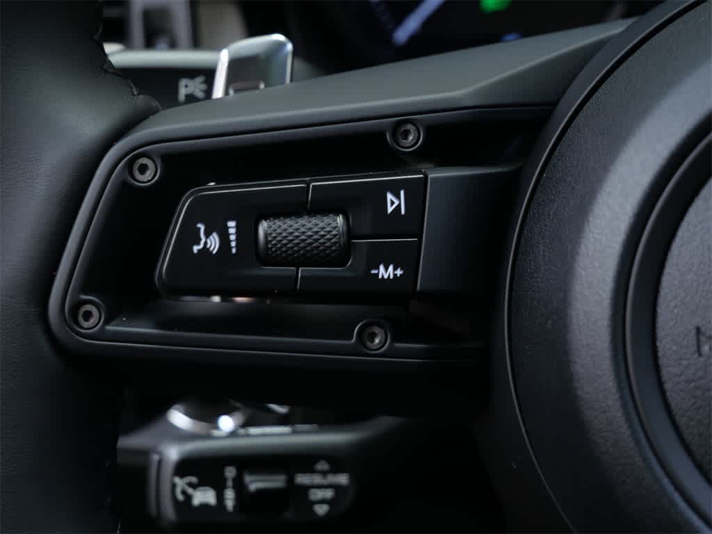 Thumbnail: 2026 Porsche Macan - 25