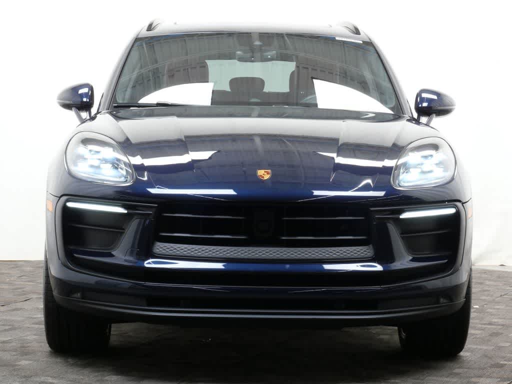 Thumbnail: 2023 Porsche Macan - 10