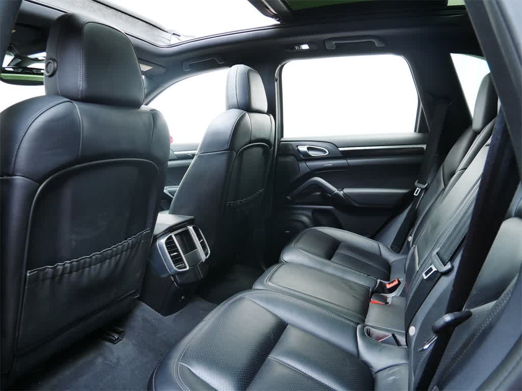 Thumbnail: 2016 Porsche Cayenne - 13