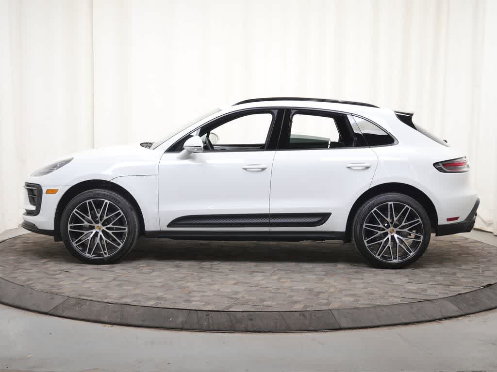 Thumbnail: 2026 Porsche Macan - 2