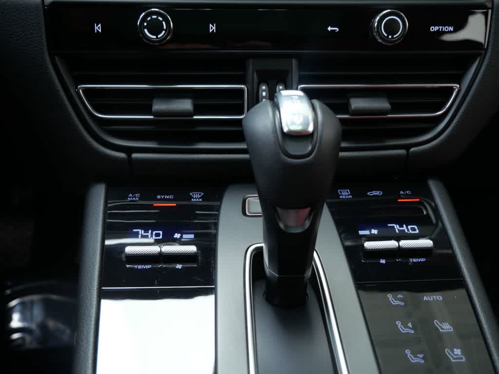 Thumbnail: 2022 Porsche Macan - 27