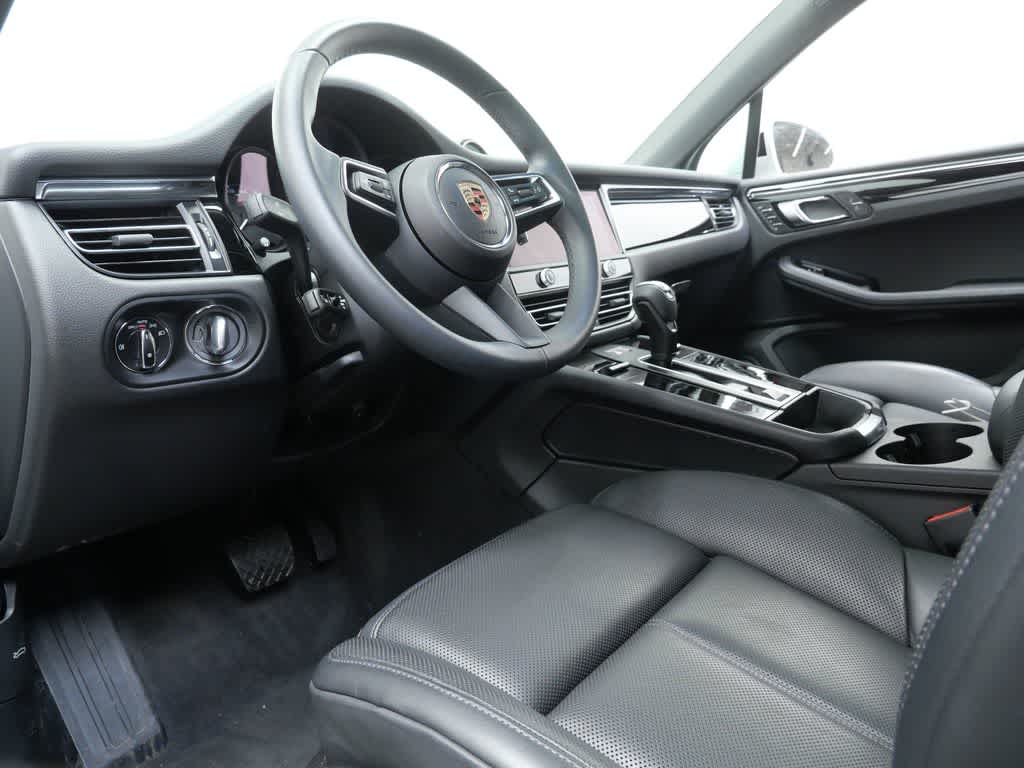 Thumbnail: 2025 Porsche Macan - 4